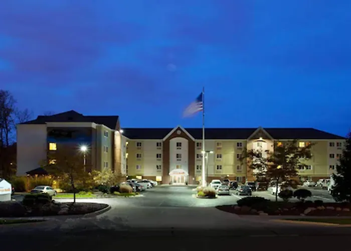 Pet Friendly hotel: Sonesta Simply Suites Cleveland North Olmsted Airport